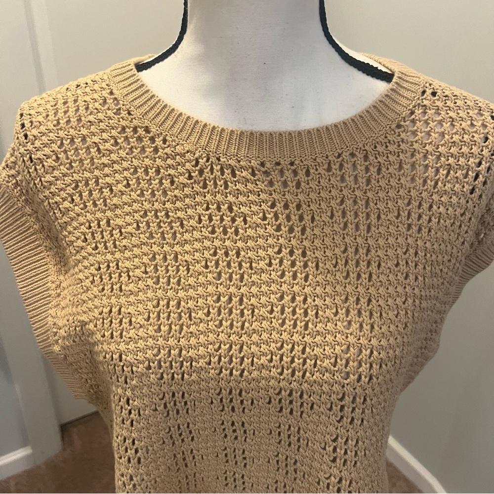 AQUA
Cotton Crochet Crop Top
Nwt small. Brand new - Picture 4 of 10